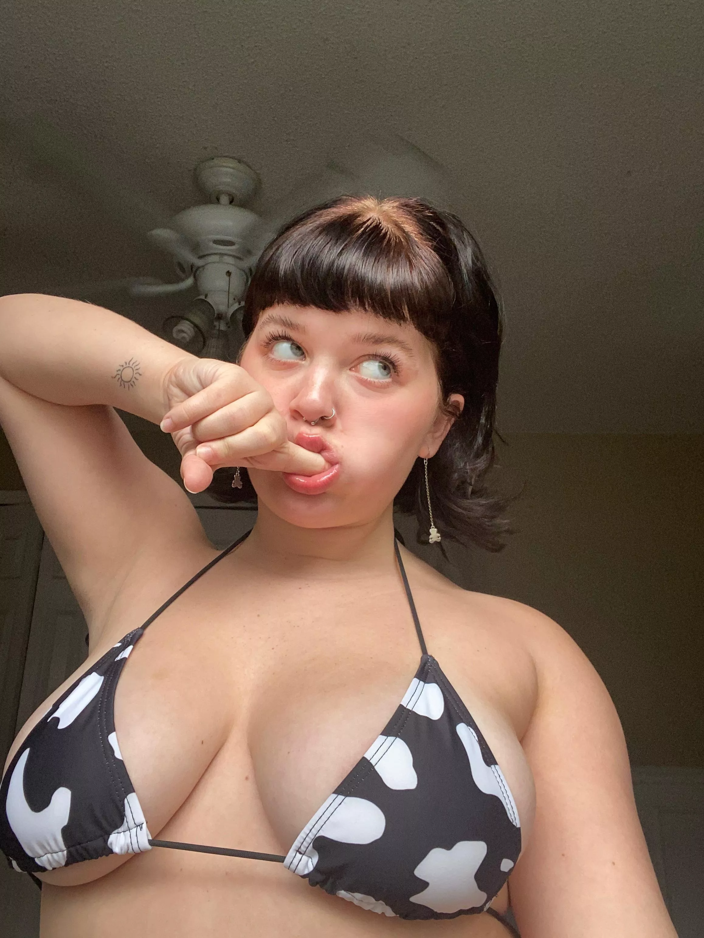 nom nom🧛🏻‍♀️ posted by [deleted]