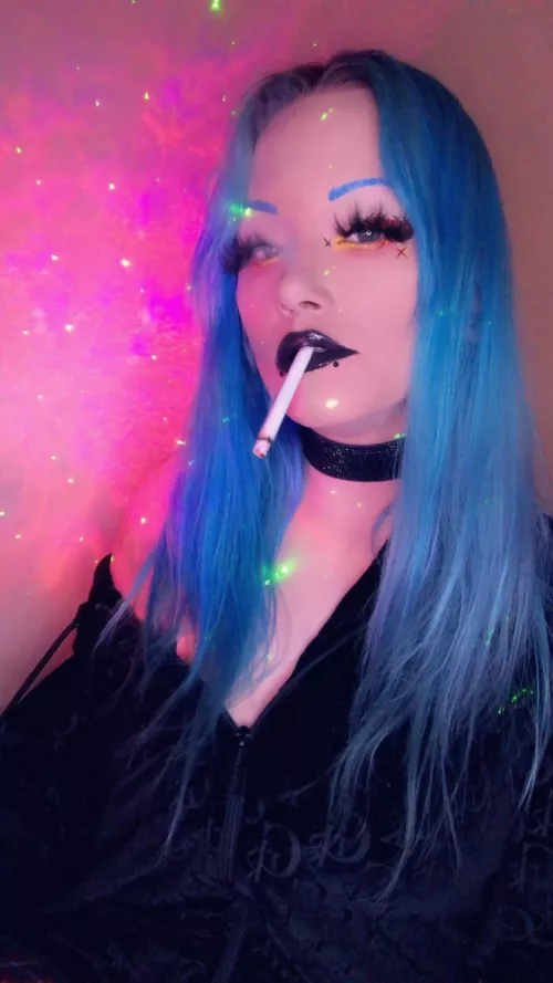 Non stop chain smoking 😘🍾 by jxxxa