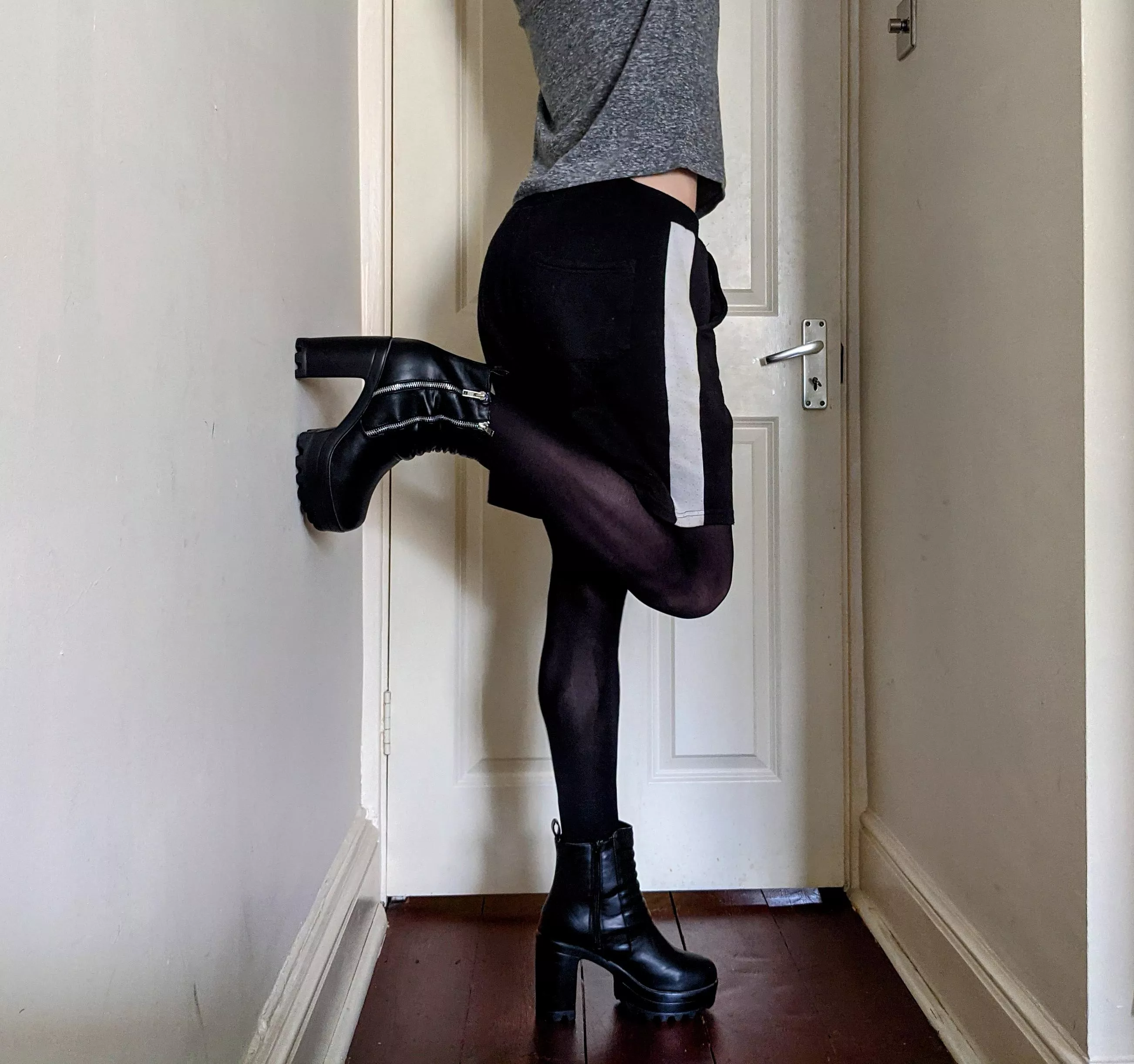 Normally prefer knee-high, but couldn't resist these posted by Ankerette