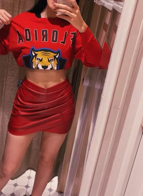 Not a dress but this skirt is sooo fine, don’t you think? by ilincka