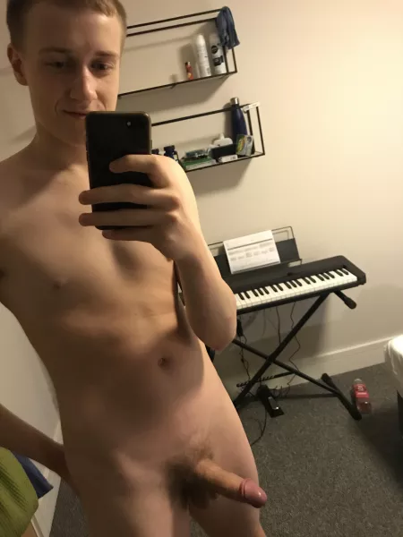 Not a herculean beauty like everyone else here 😅 still hope you appreciate by UmUser232