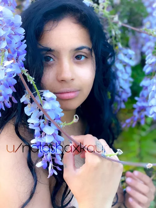 Not as nude as my other posts, but I'd like to be one of your fav Indian Girls after seeing this photo by NatashaxKaur