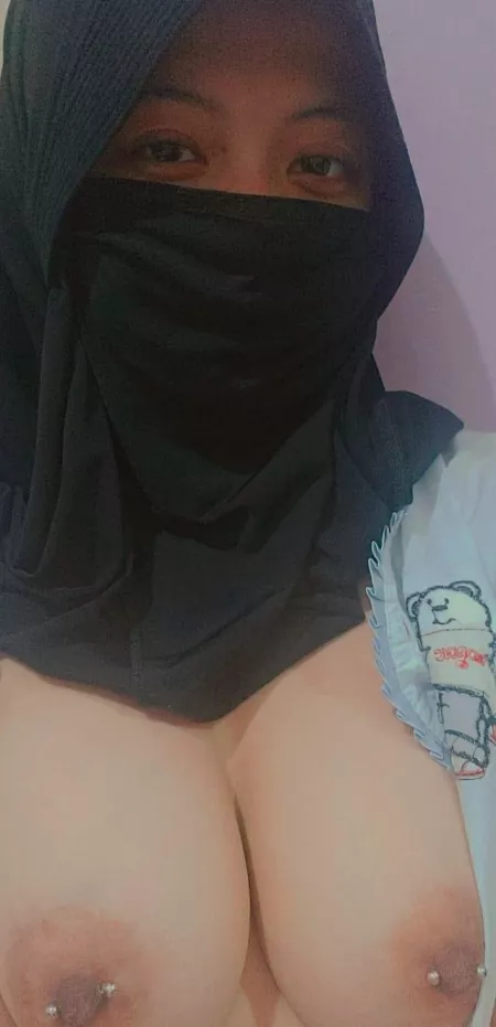 Not many Indonesian Muslim girls have an onlyfans... by Parking_Peanut_9423