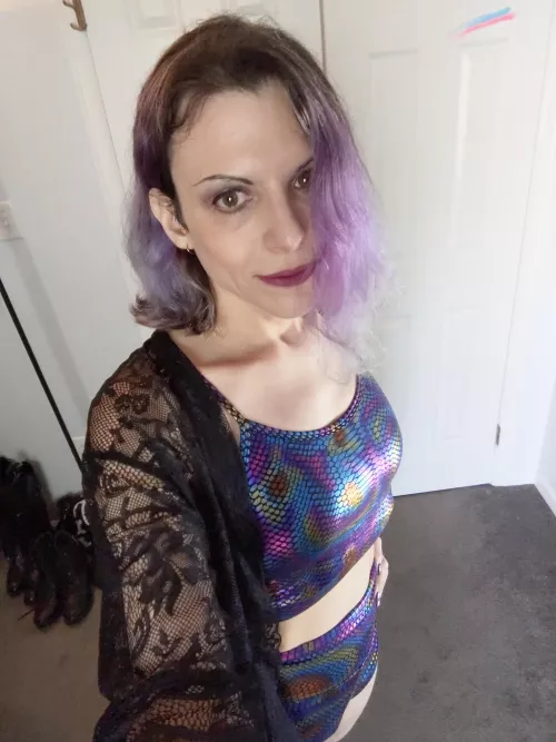 Not my usual latex but hey still shiny by EvelynNyte