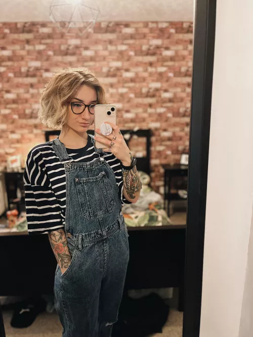 not naked, hope I’m still welcome here 😉 by little_kitsunex