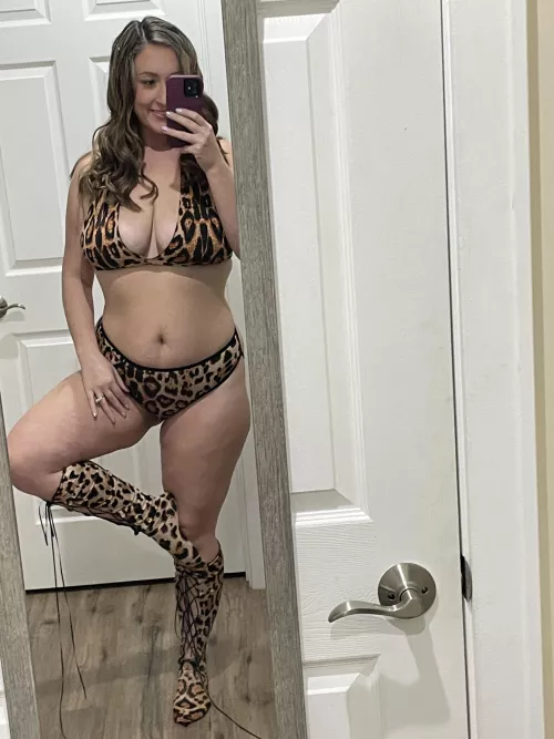 Not naked this time, but still naughty right? 😈 by momdd98