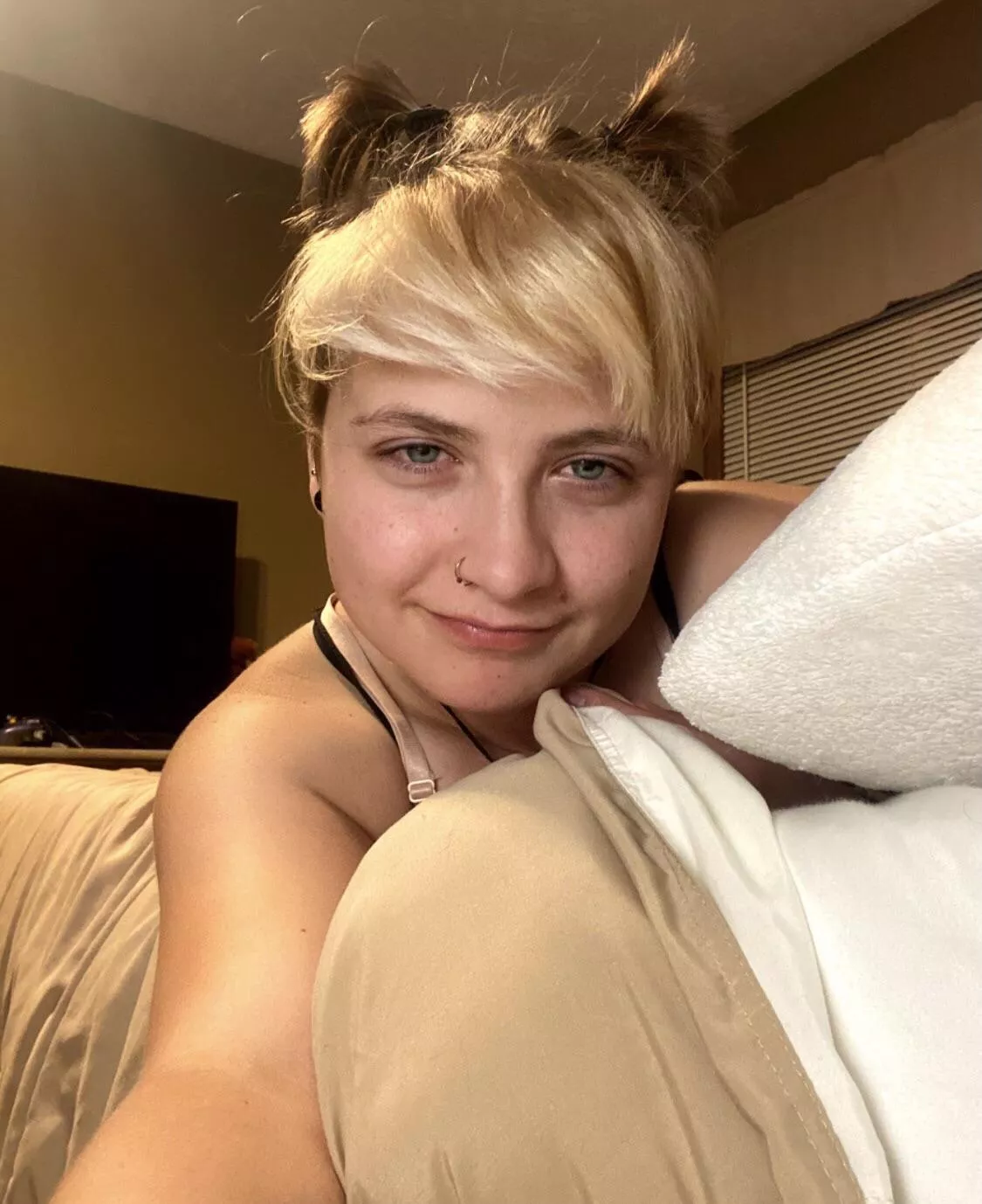 not nsfw but im a pretty 420 girl🥺 also my stoned eyes look cool posted by sunnytrashart