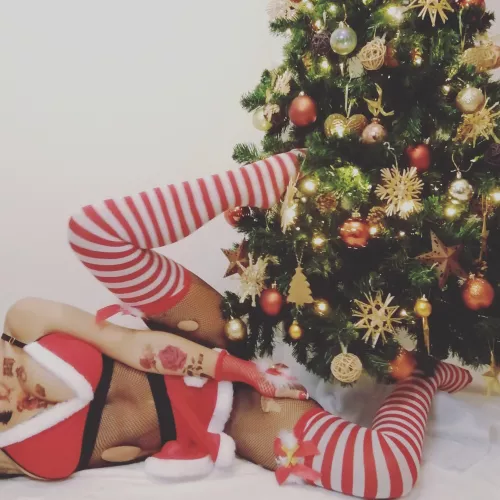 Not one for a bush between my legs but maybe a whole Tree 😉😂🎄🎄 by Ella_Incognita