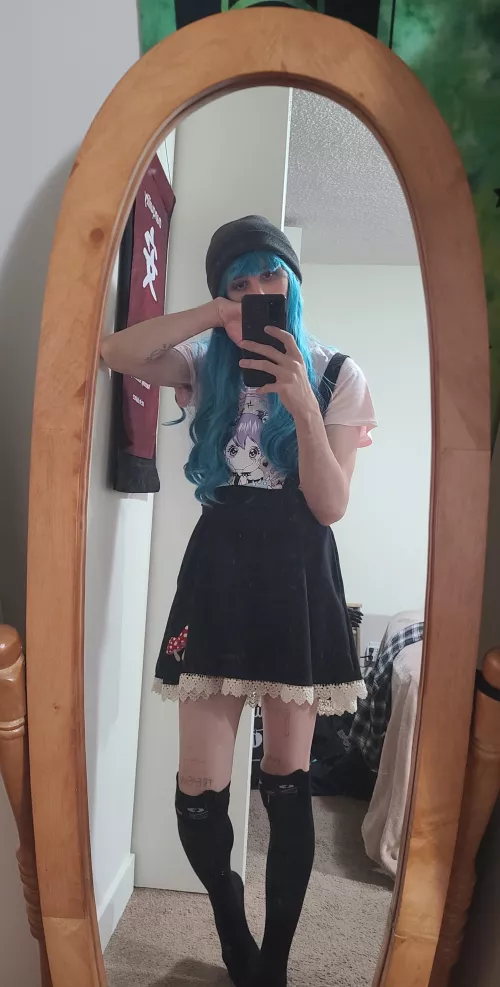 Not showing my face bc I don't know how to conture. Please help. by ilovesatan13999