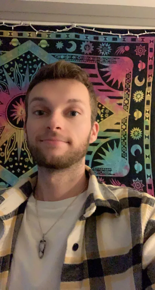 Not sure if it’s just me… But why is finding someone to date nearly impossible 😪 by halseycon