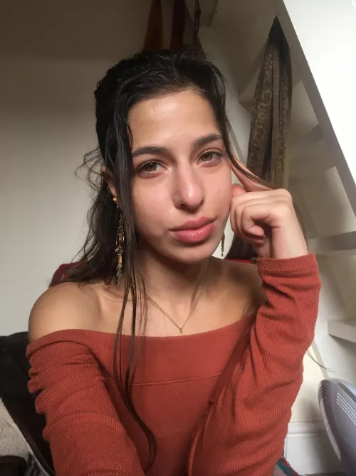 Not taken any selfies for ages cause I’m dying from the inside out, sun deficiency. Send me sunshine. Persians need sun 😩 by azaadi_pp