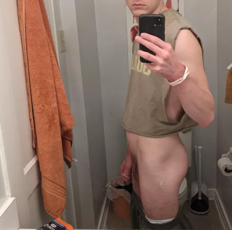 Not the best pic but i liked how my ass looks 😳 by sleepyunoldman