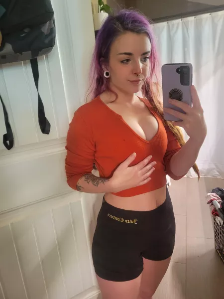 Not the biggest boobs but sure love my cleavage 😌 by humley13