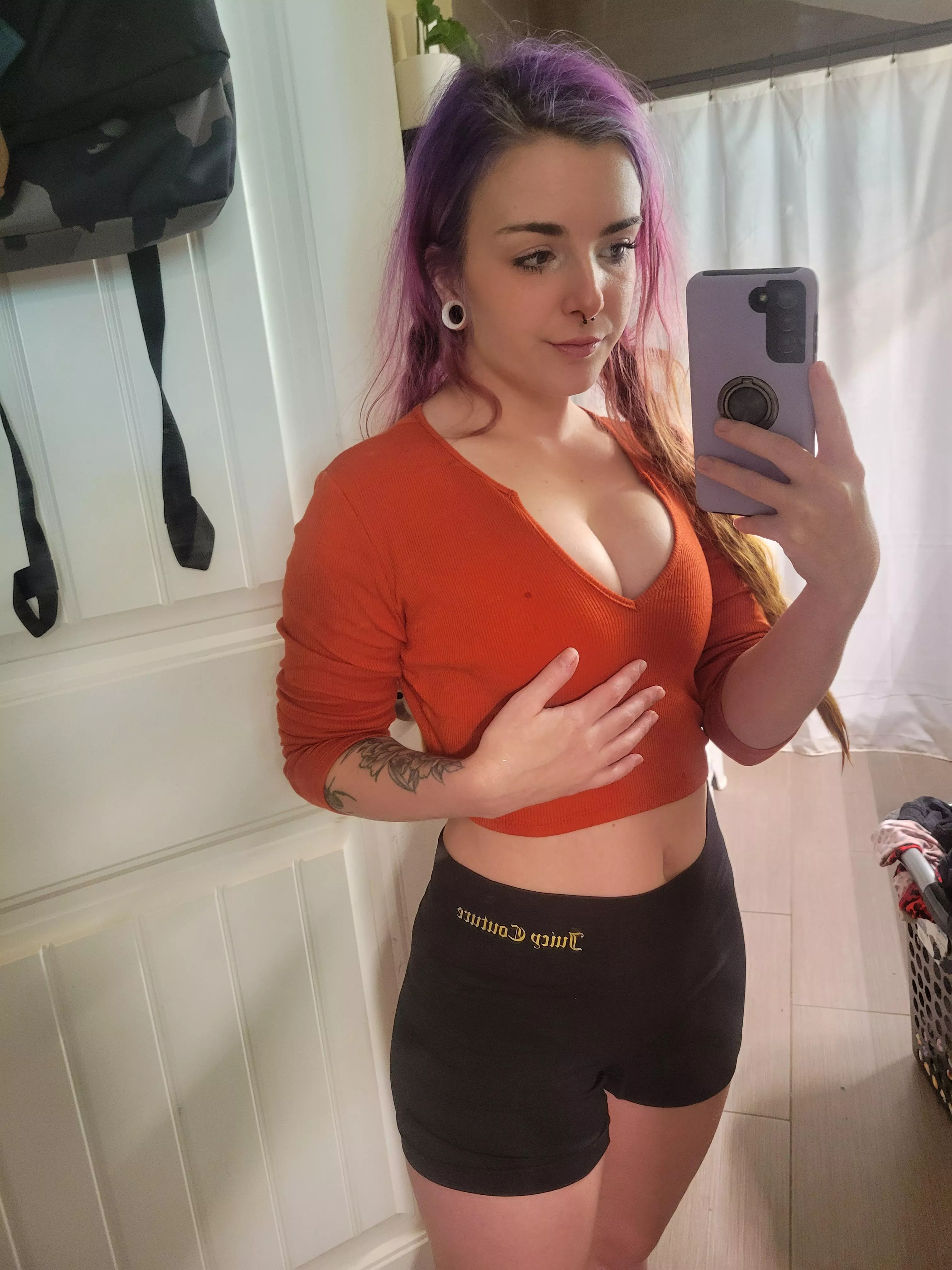 Not the biggest boobs but sure love my cleavage 😌 posted by humley13