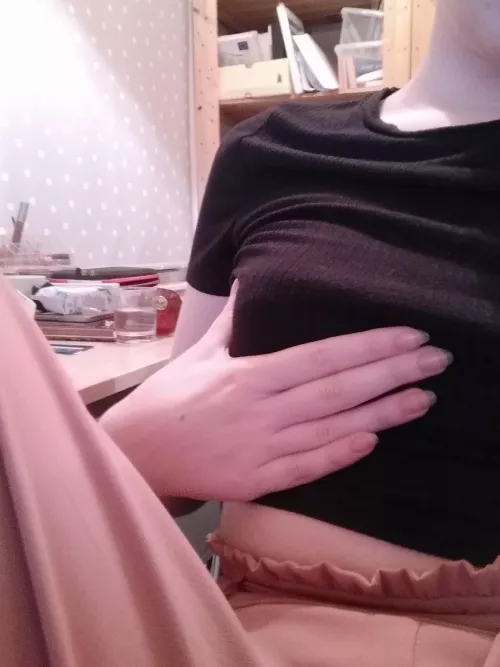 Not to smoll right🥺? (F) by sammie_pammie