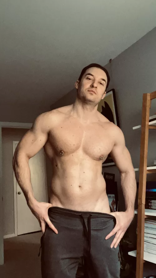 Not too lean, not too bulky either. Just enjoying nice quiet Sunday. by NJ83