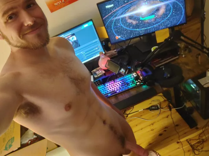 Not your typical strea[M]er by ausros223