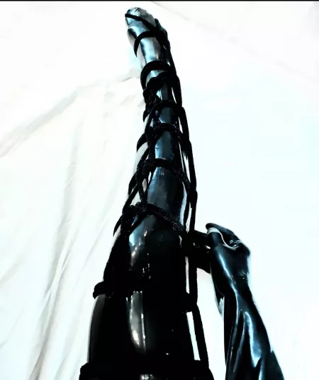 Nothing beats a tight heartladder tie on some latex stockings! by frauwke