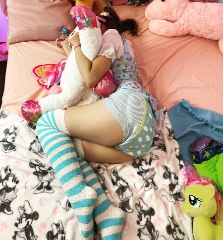 nothing better than sleeping in a freshly changed diaper 🤤☁️🧷 by [deleted]