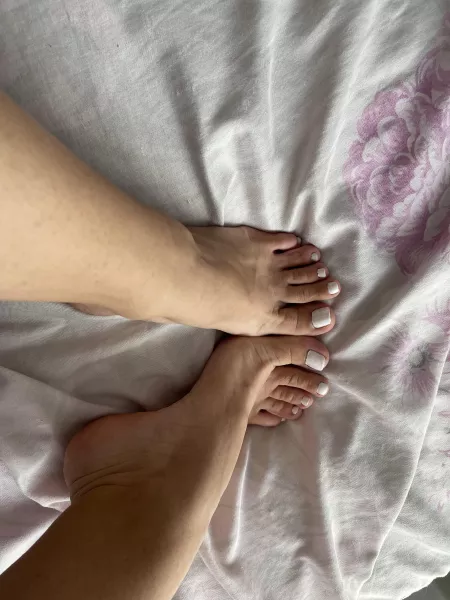 Nothing better than some white toes by leyllah