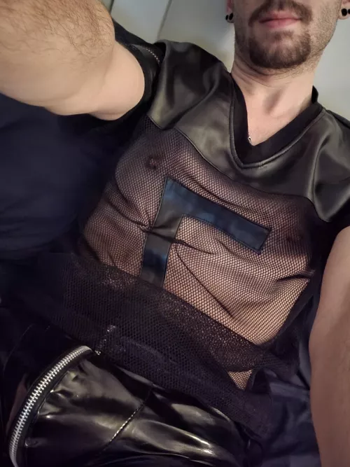 Nothing like a chill night in bed with the Bong and some TV 😏💨💨 by CombNaive2688