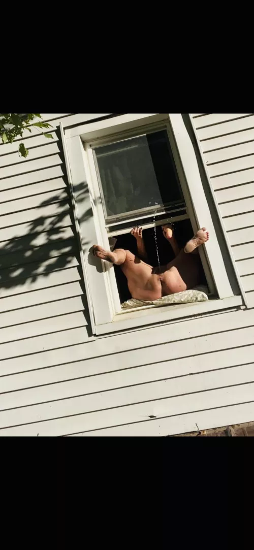 Nothing like pissing out your bedroom window. Find me on onlyfans for more. I’m sexysoakersuzyq there by Mommysuzy