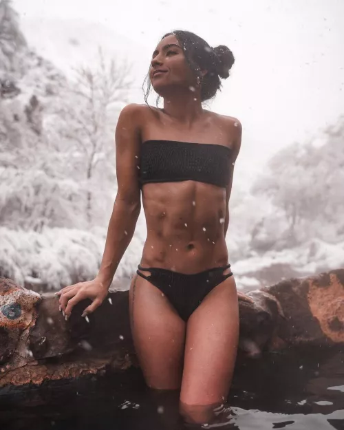 Nothing sexier than bikinis in the winter time (IG: gabibutler1617)