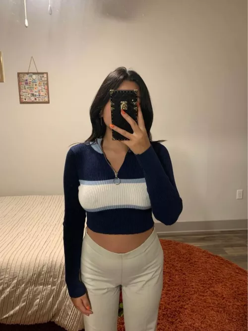 Nothing under here... by elliebellybee