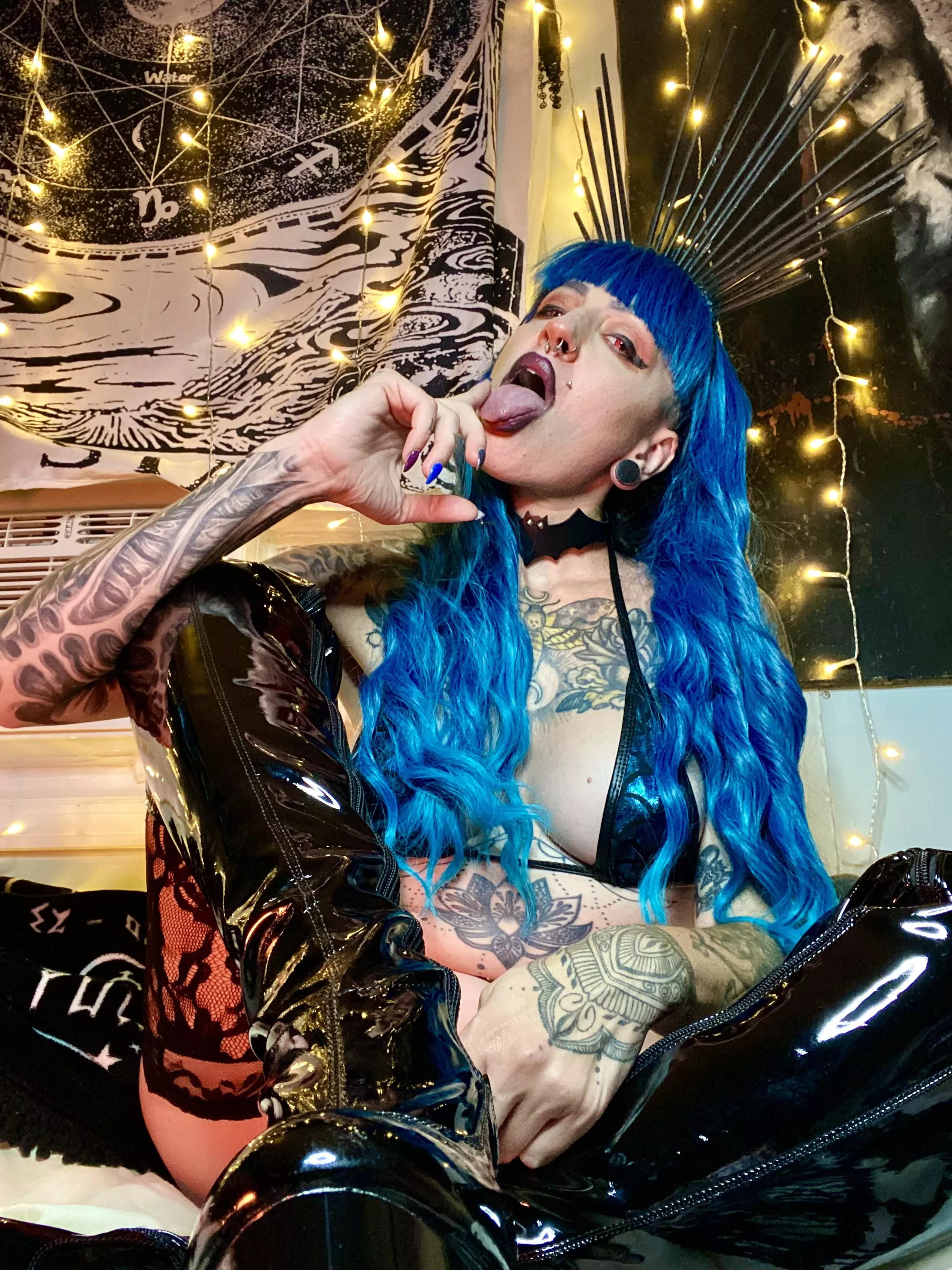 Now lick my boots posted by xxenomorphgirl