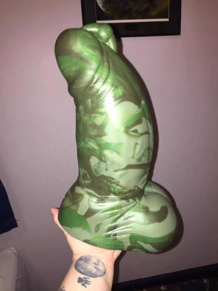 Now to make it fit 🥵 XL Pearce from bad dragon. posted by pumpkin_booty88
