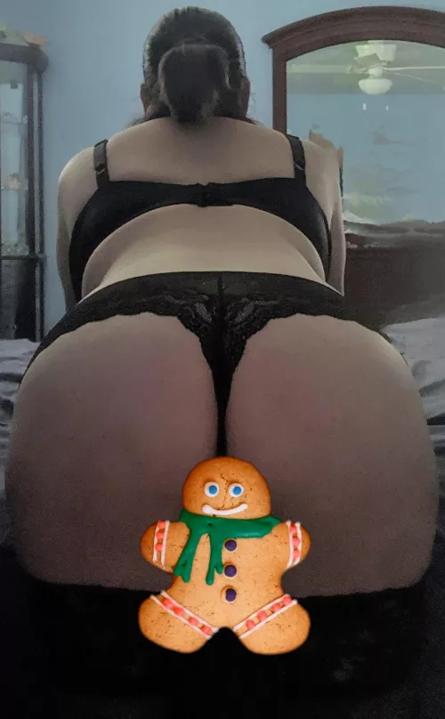 Now where does that Gingerbread Man think he's going? And why is his smile so big? 🤔 (f) by AmberlyDawn