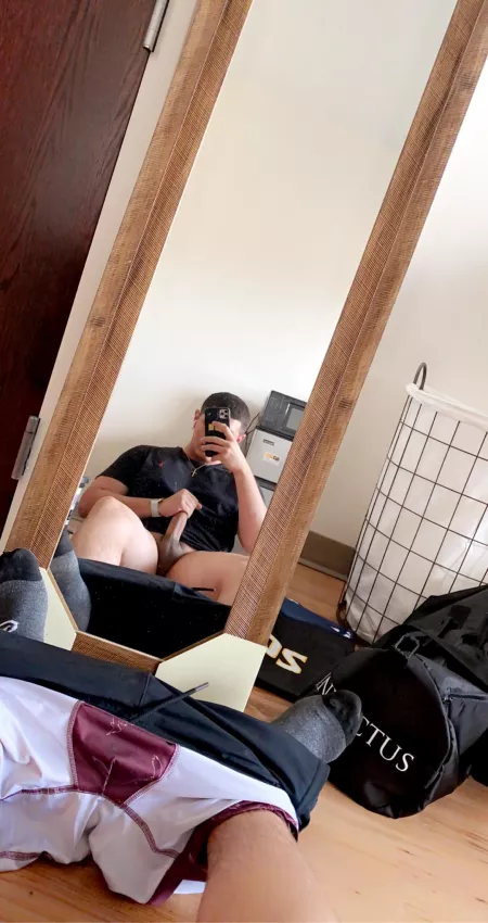 (NSFW) my dorm roommate left for the weekend, I’m all alone finally 😩 by WantYouOnMeee