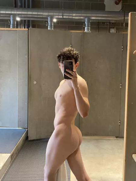 Nude changing room selfie 😛 by London94SM