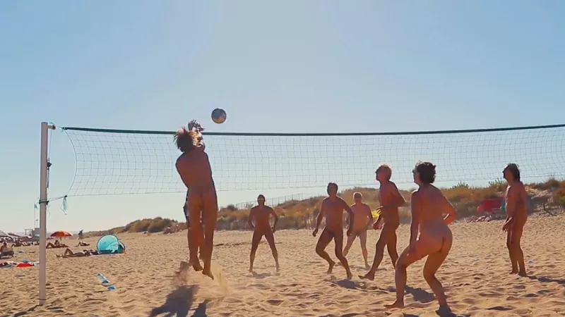 Nudist's favorite sport: Beach volleyball