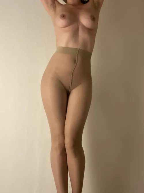 Nylon curves by MariaThea