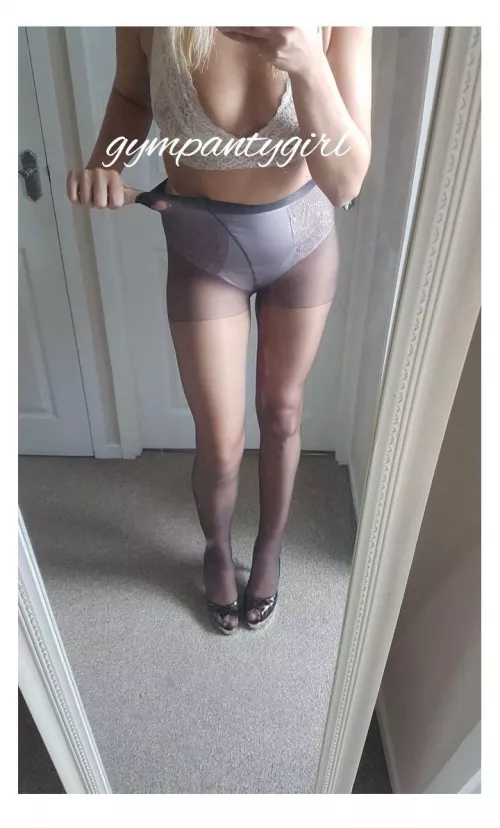 Nylon love by iwantaria