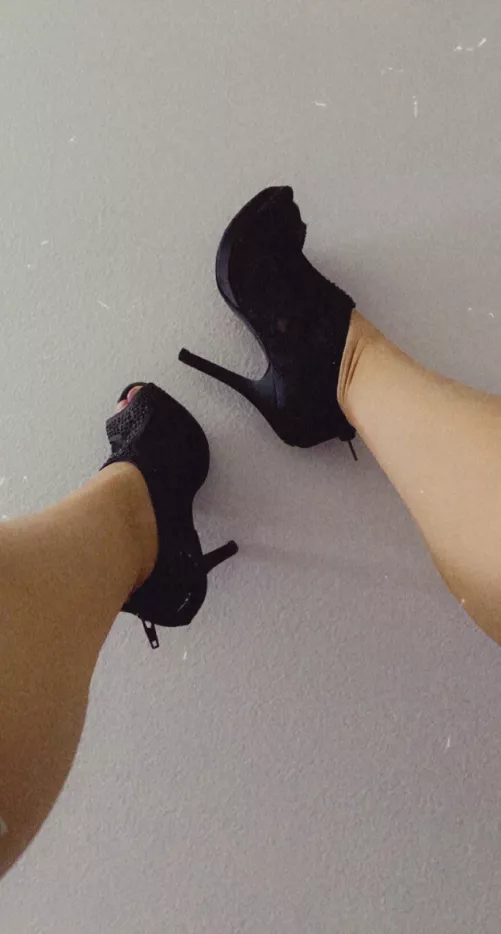 Obsessed with these peep toe ankle booties✨🖤 by ppppeachesss