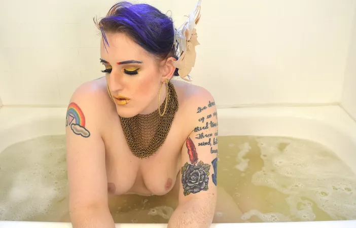 [OC] All gold everything ⚜✨ by candi-kitten