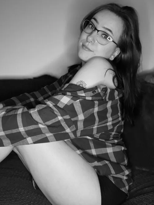 [OC] comfy days are the best 🙈 by Luciaferxo