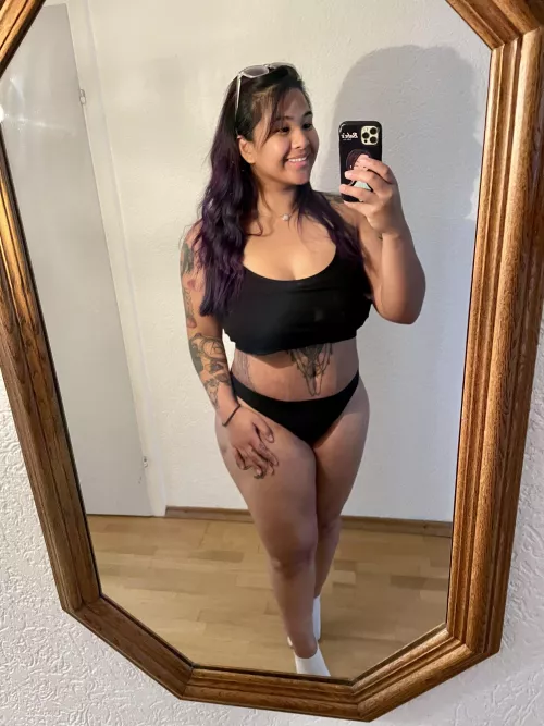 (OC) Do I need to be naked to get your attention? 👀 by DesireeDeep