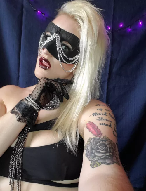 [OC] Getting in the spooky spirit 🕸 by candi-kitten