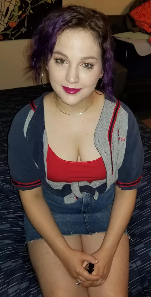 [OC] hope you enjoy more of my braless [F]25 wife. She always looks better natural by darlingnikki96_owner