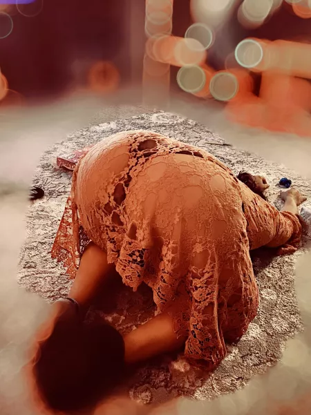 [OC] Just showing off some mom booty.... by coupleofpervs69