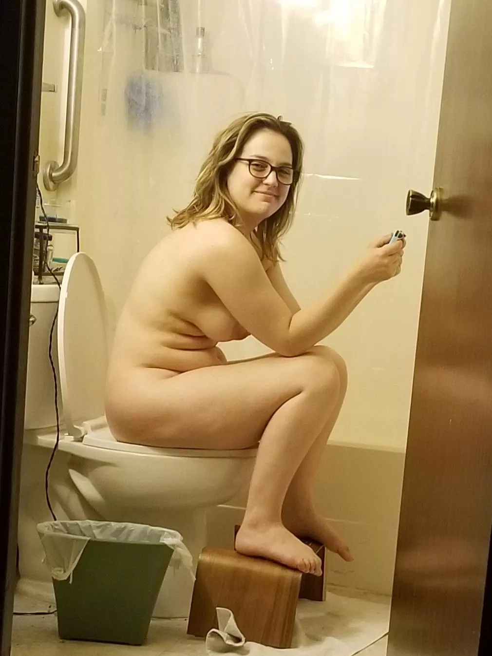 [OC] my view from the other room of my [F]25 wife playing her Switch while she goes. Hope you enjoy watching! posted by darlingnikki96_owner