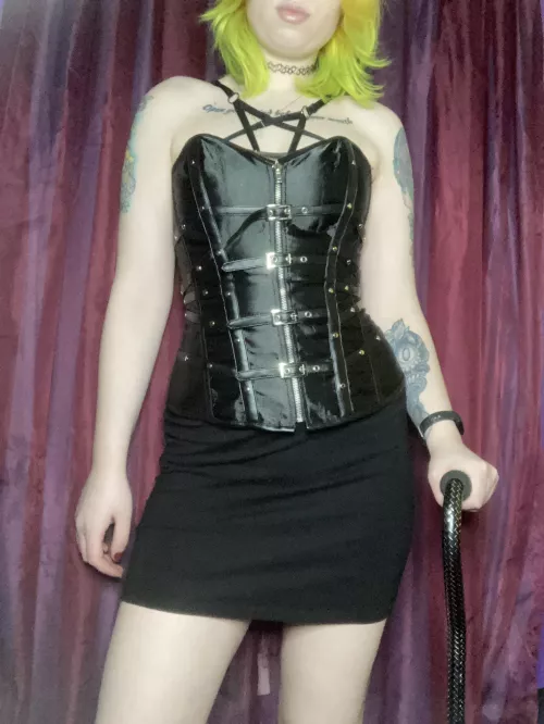 [oc] Seeing my sexy body makes you quiver with excitement, doesn’t it 😈 bow down to your mistress 🙇‍♂️ by scarletterossi