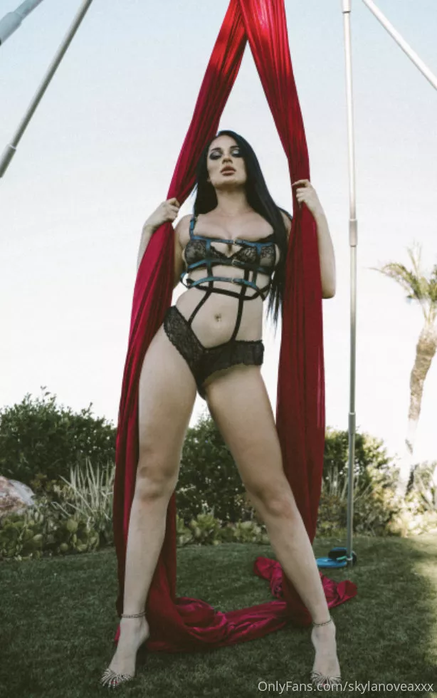 OF 👀 posted by maxwassabi