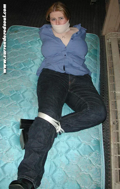 Of her first photos (In an interview she said that she started in her career taking photos tied, I think it is one of the first photos of her) posted by Fandaphne