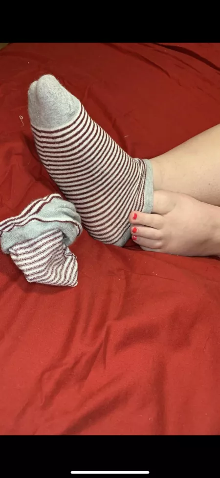 Off or on? by MoonlitDreamz00