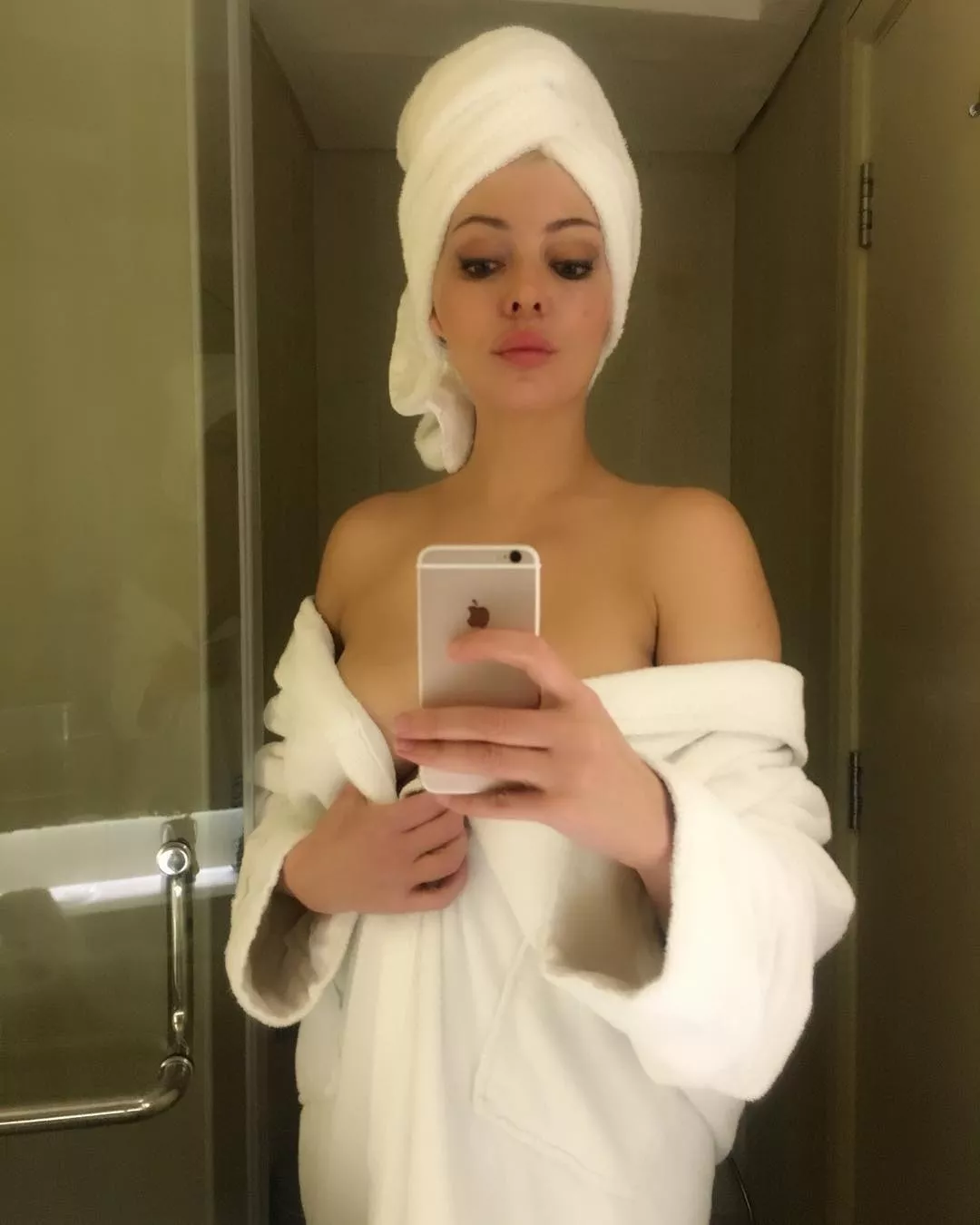 Off the shoulder posted by [deleted]