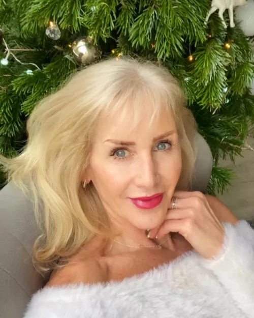 Off the Shoulder by gooningaccount